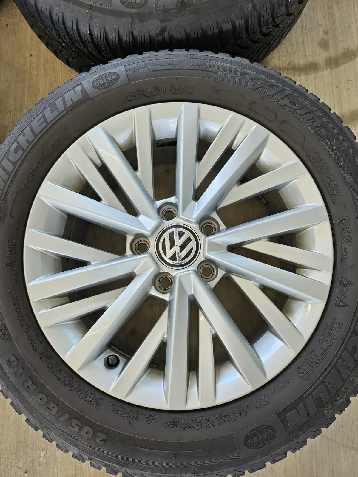 Гуми с джанти Michelin 205/60R16, снимка 6 - Гуми и джанти - 54622554