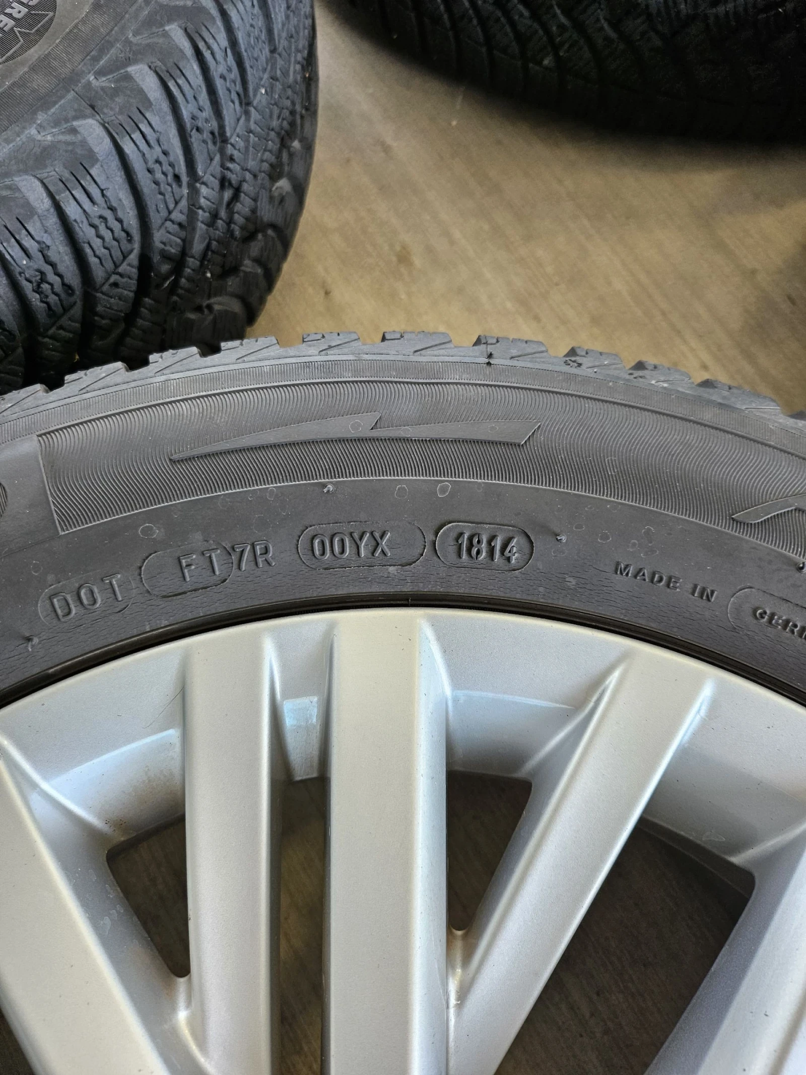 Гуми с джанти Michelin 205/60R16, снимка 2 - Гуми и джанти - 54622554