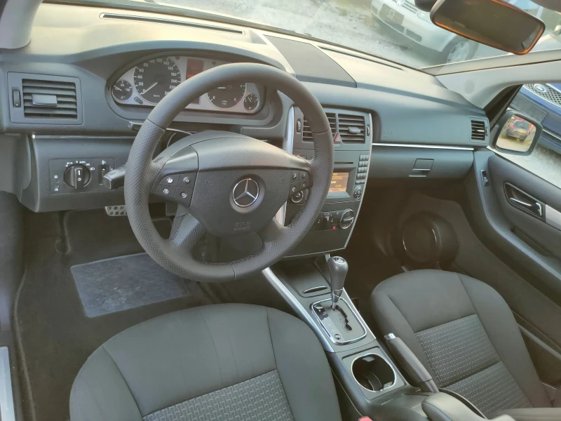 Mercedes-Benz B 180 Automatic , снимка 9 - Автомобили и джипове - 49008778