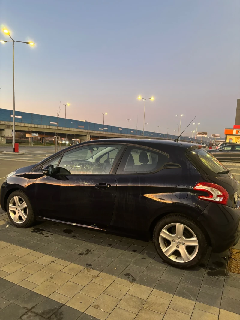 Peugeot 208 1.2 бензин, снимка 3 - Автомобили и джипове - 52405875