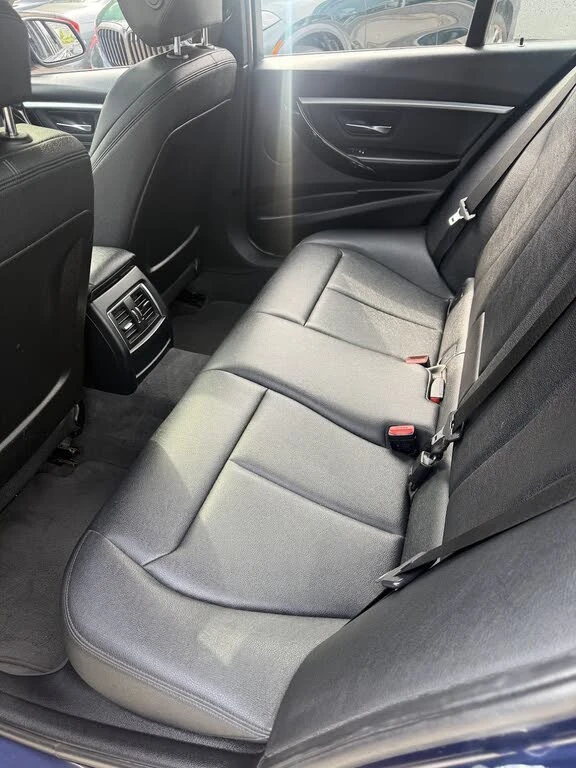 BMW 330 i XDRIVE* KEYLESS* ПОДГРЕВ* КАМЕРА* ШИБИДАХ, снимка 12 - Автомобили и джипове - 52694770