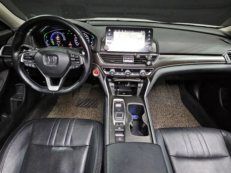 Honda Accord Touring 2.0 Хибрид, снимка 3 - Автомобили и джипове - 55642597