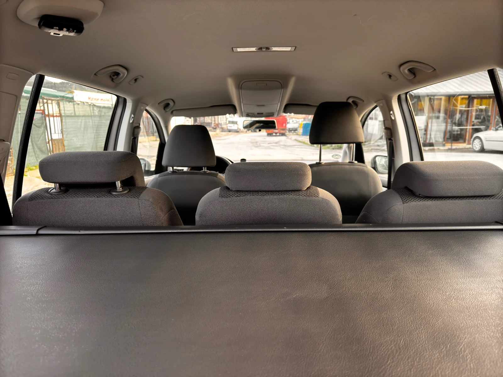 VW Touran 1.6 TDI 105hp Euro 5 - изображение 10
