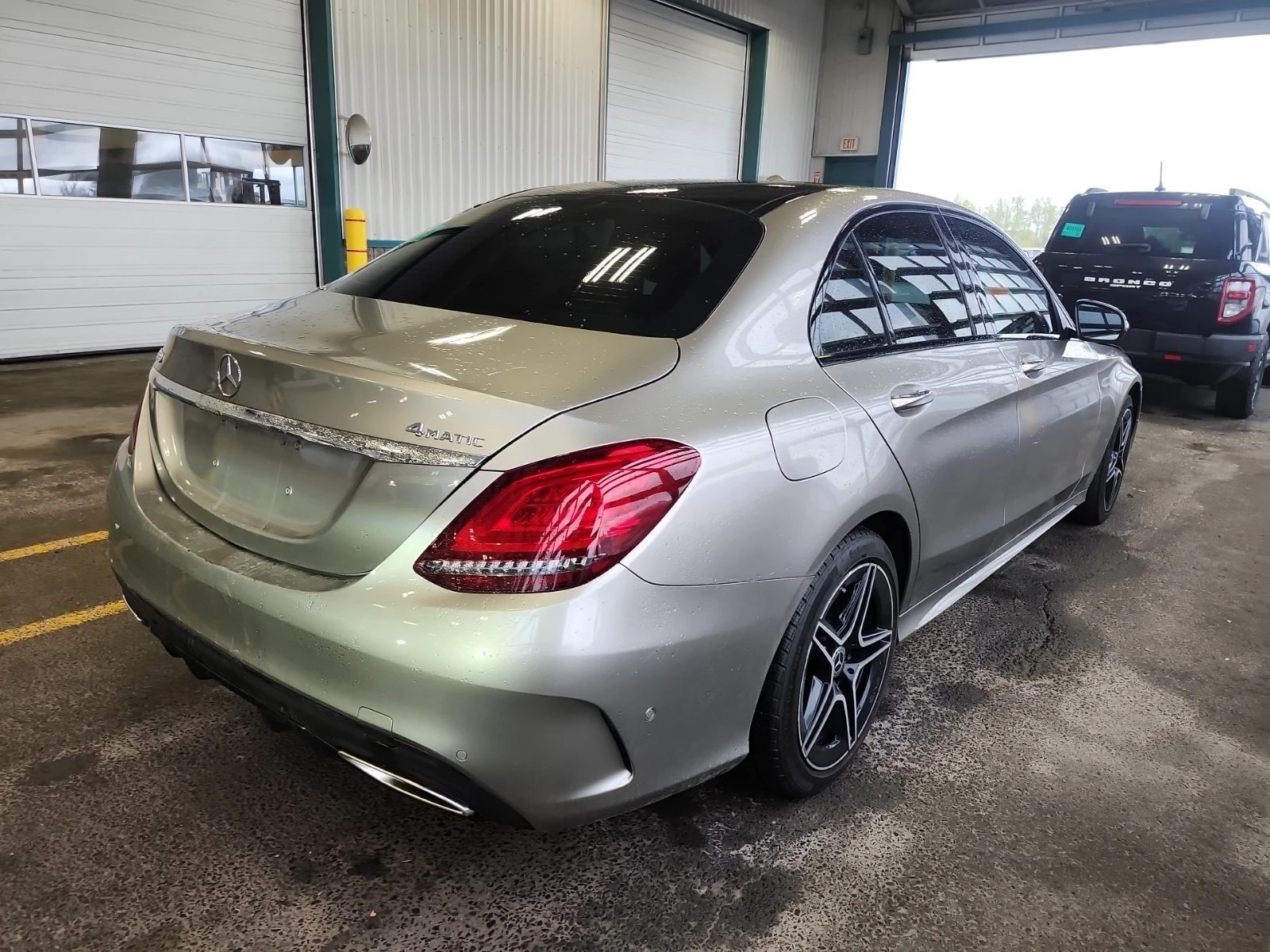 Mercedes-Benz C 300 * CARFAX * ОПЦИЯ ЗА ФИНАНСИРАНЕ  - изображение 4