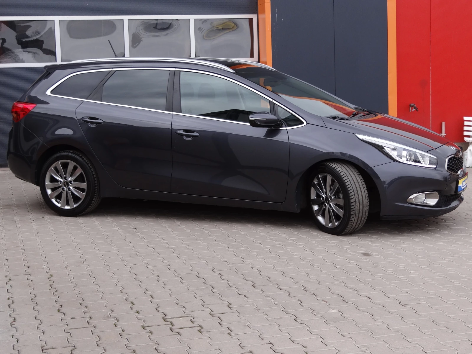 Kia Ceed 1.6crdi-128k.c./Auto/Navi/Panorama/Camera/Koja/Led - изображение 6