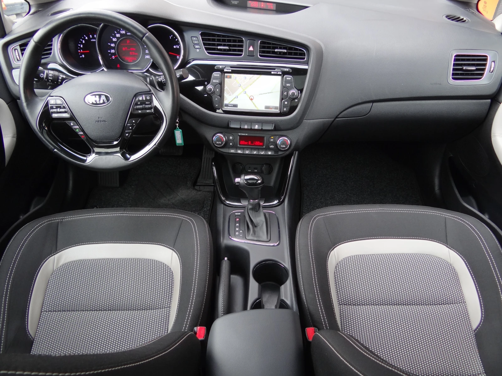 Kia Ceed 1.6crdi-128k.c./Auto/Navi/Panorama/Camera/Koja/Led - изображение 9