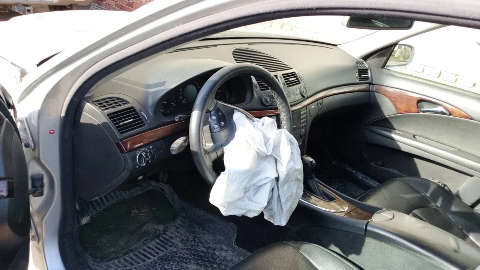 Mercedes-Benz E 200, снимка 2 - Автомобили и джипове - 53809447