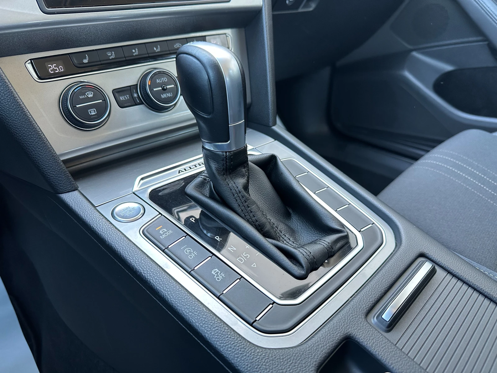 VW Passat Alltrack, снимка 12 - Автомобили и джипове - 54325593