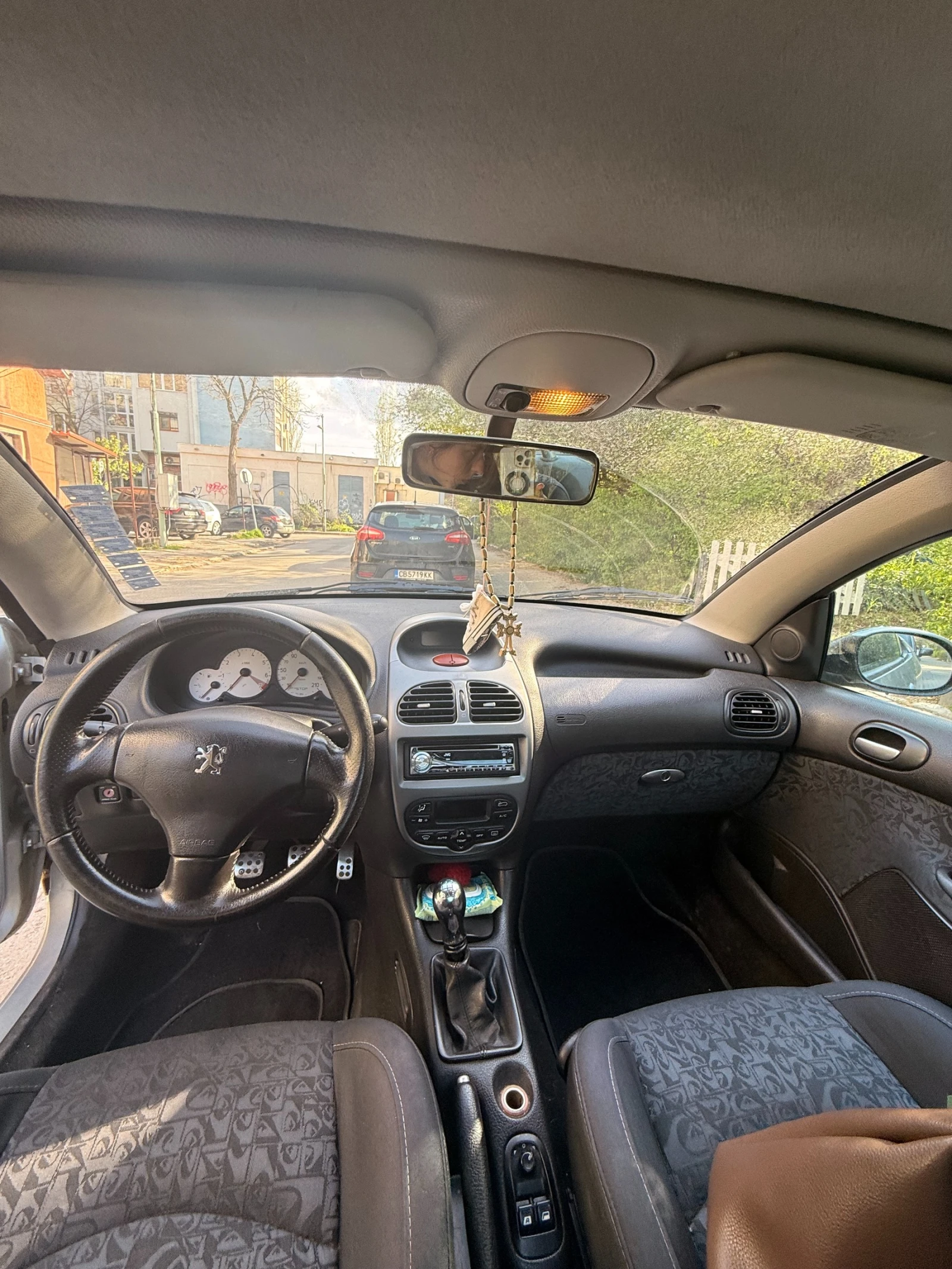 Peugeot 206 cc, снимка 15 - Автомобили и джипове - 54454629