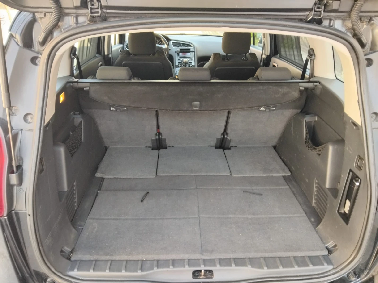 Peugeot 5008 1.6 HDI, снимка 5 - Автомобили и джипове - 54722202