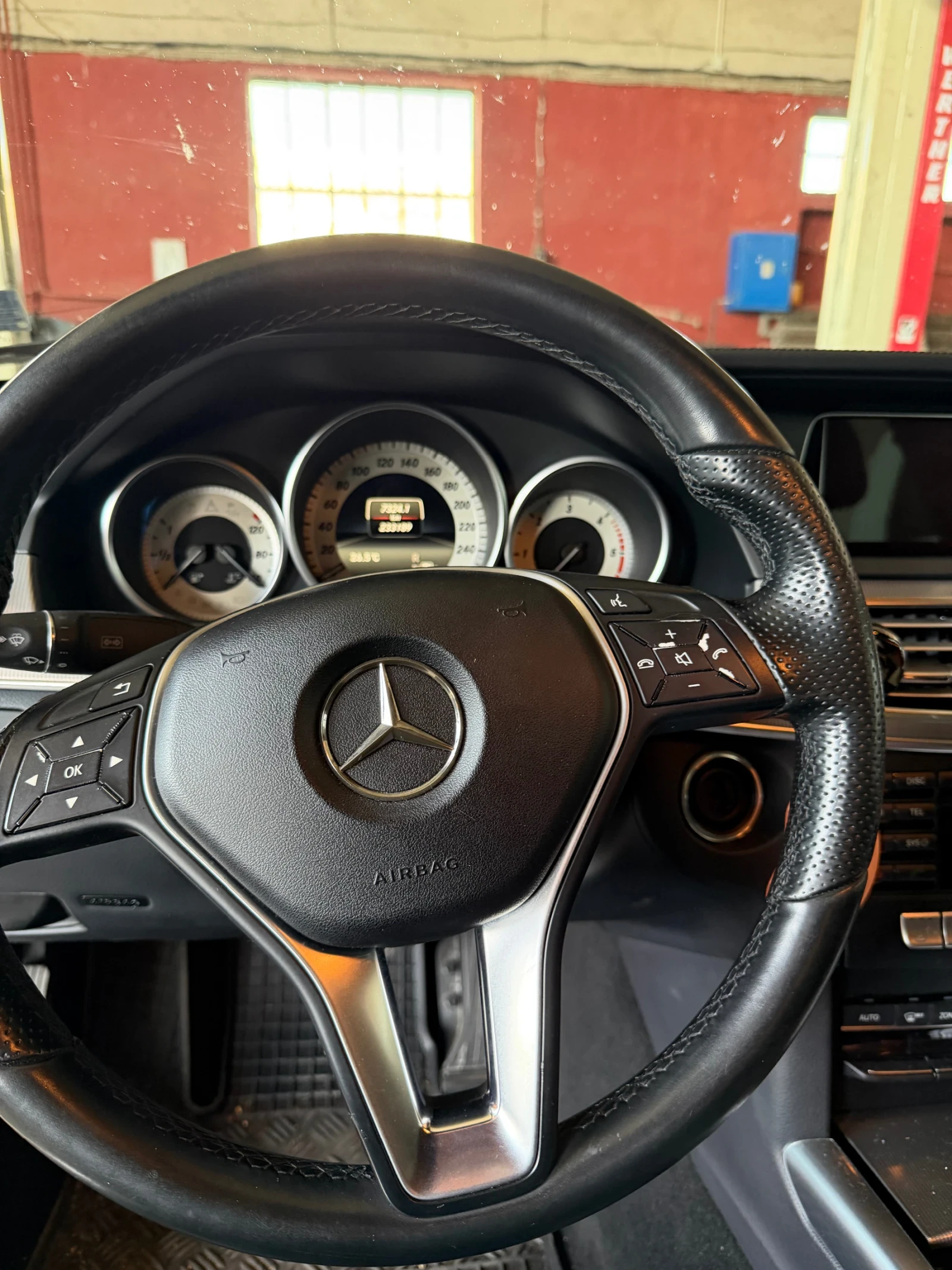 Mercedes-Benz E 350 4Matic, снимка 8 - Автомобили и джипове - 55305709