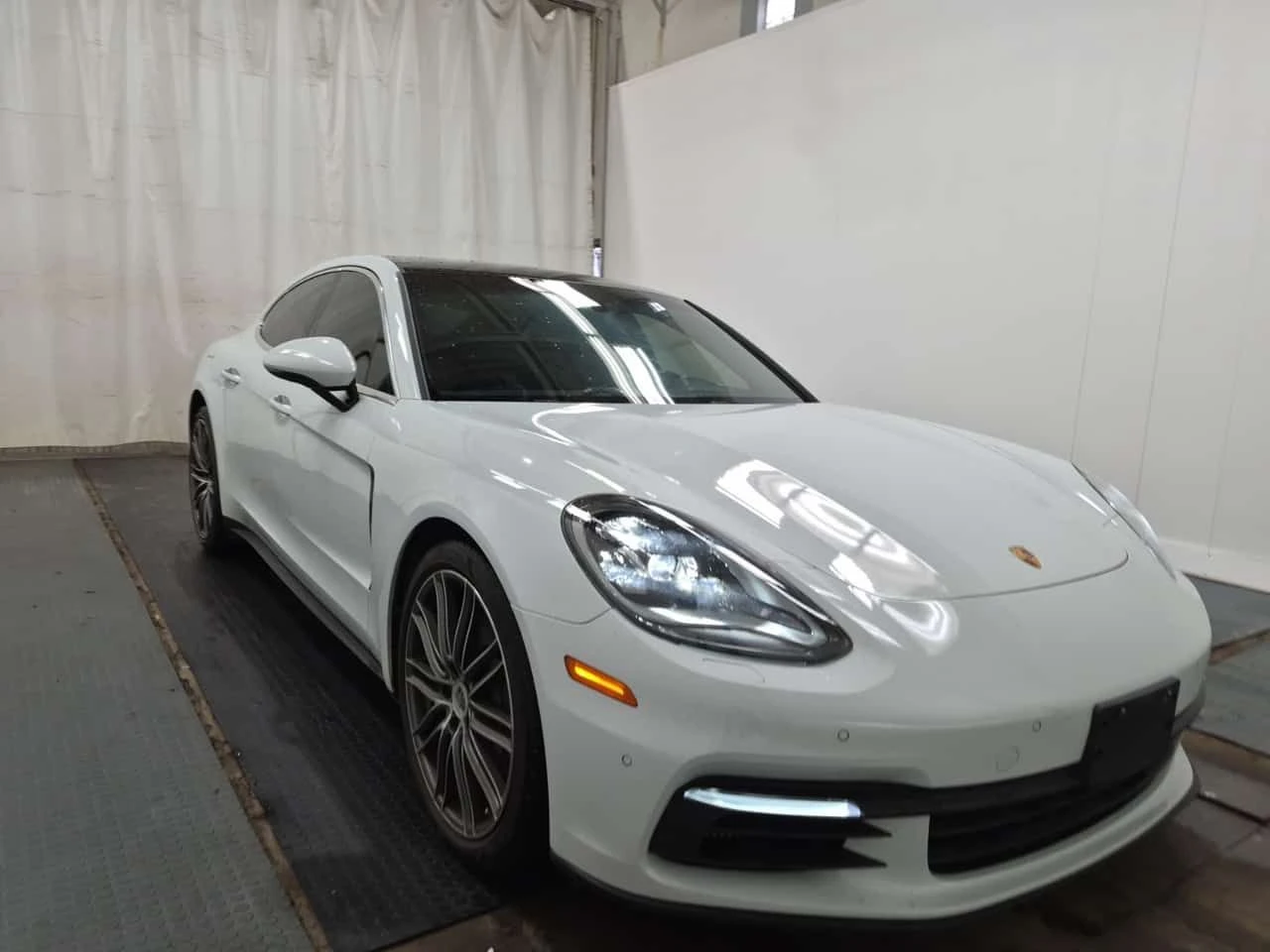 Porsche Panamera * 4S * ЧЕРВЕН САЛОН* ОБДУХВАНЕ* ПАНОРАМА* , снимка 3 - Автомобили и джипове - 55458866