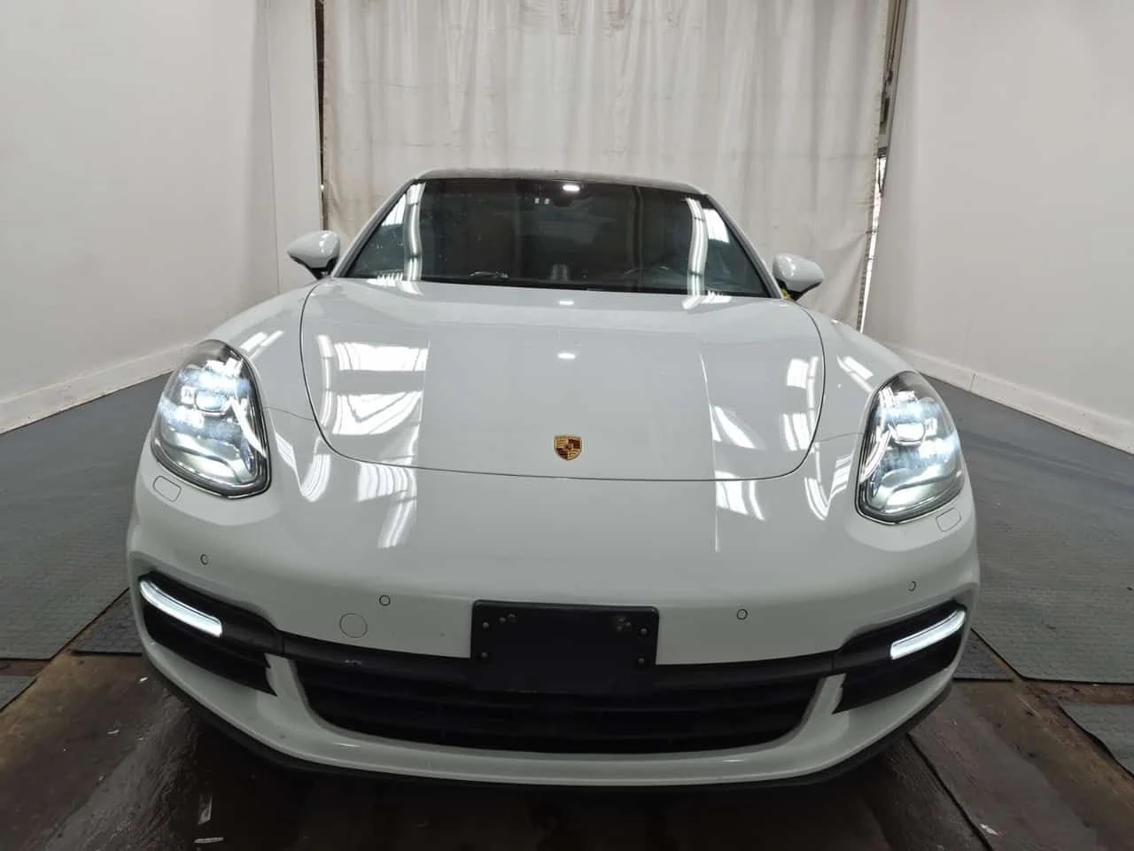 Porsche Panamera * 4S * ЧЕРВЕН САЛОН* ОБДУХВАНЕ* ПАНОРАМА* , снимка 2 - Автомобили и джипове - 55458866