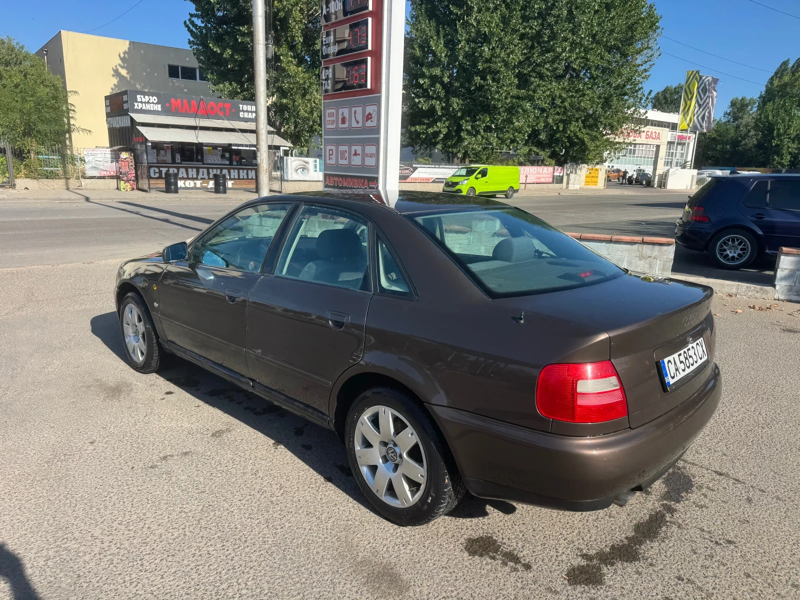Audi A4 1.6 i, снимка 4 - Автомобили и джипове - 55902632