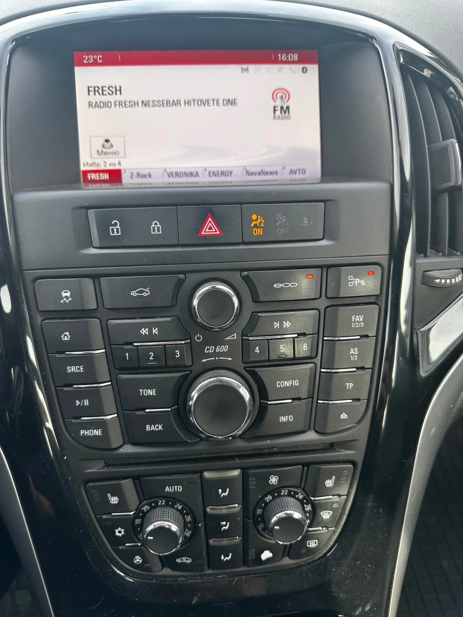 Opel Astra J, снимка 8 - Автомобили и джипове - 56231749