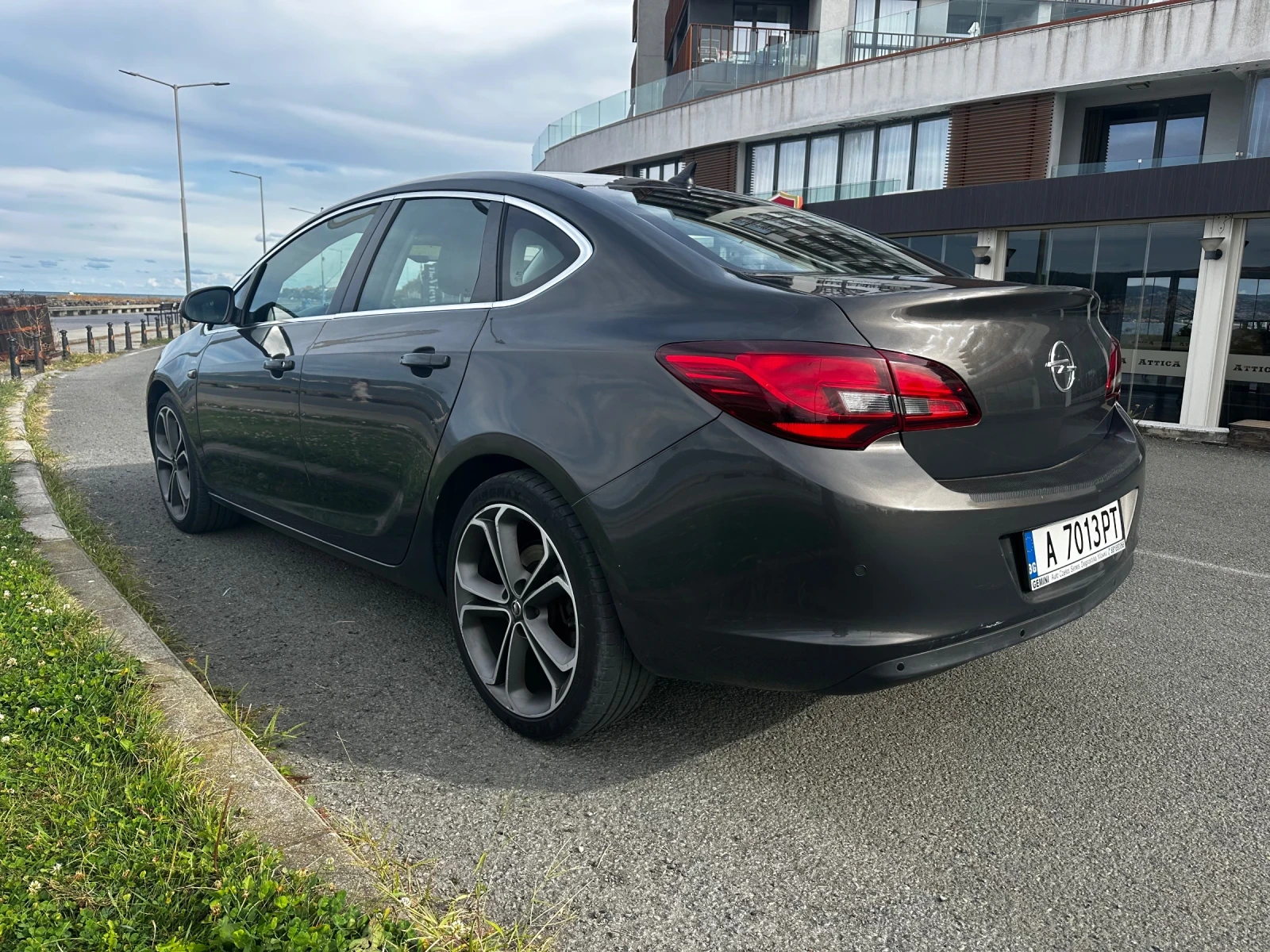 Opel Astra J, снимка 6 - Автомобили и джипове - 56231749