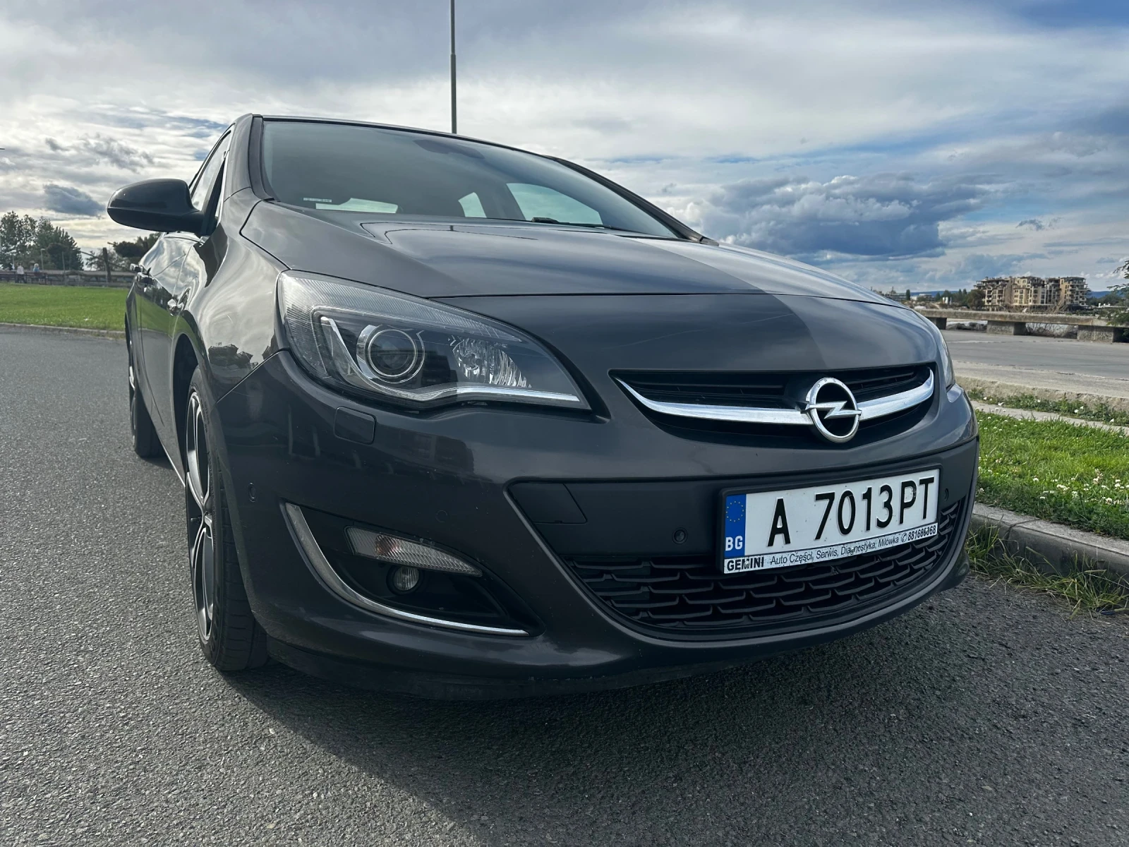Opel Astra J, снимка 2 - Автомобили и джипове - 56231749