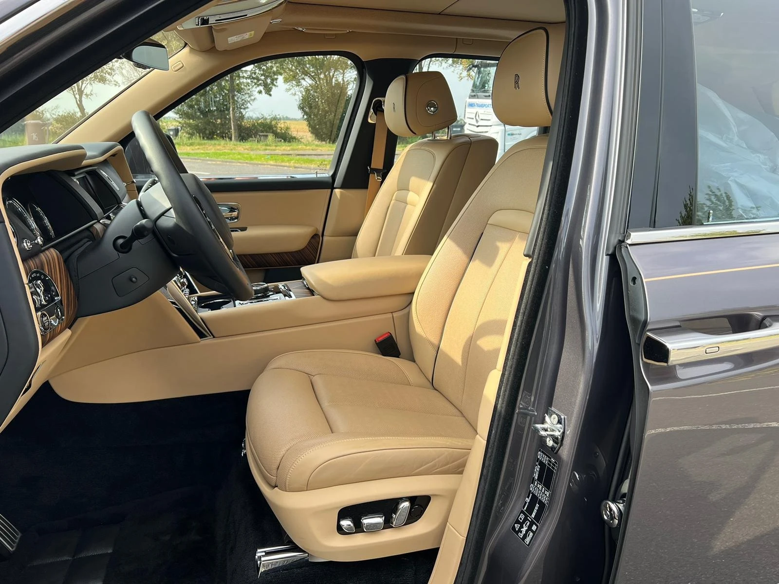 Rolls-Royce Cullinan 6.7 V12 AWD Гаранционен - изображение 4