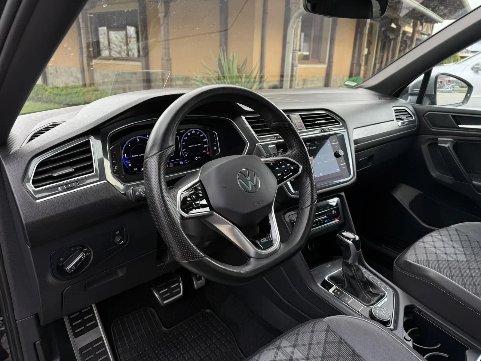 VW Tiguan ALLSPACE-7 места/R-line/4 MOTION/200к.с., снимка 7 - Автомобили и джипове - 53843051