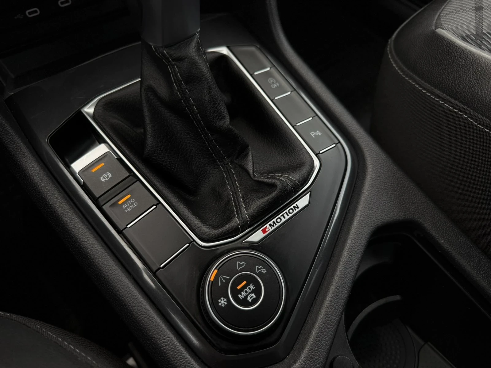 VW Tiguan ALLSPACE-7 места/R-line/4 MOTION/200к.с., снимка 17 - Автомобили и джипове - 53843051