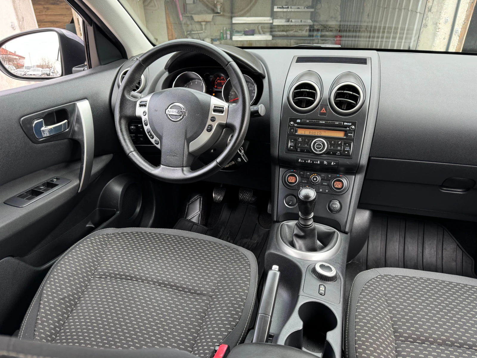 Nissan Qashqai 2.0i-4x4, снимка 12 - Автомобили и джипове - 53878065