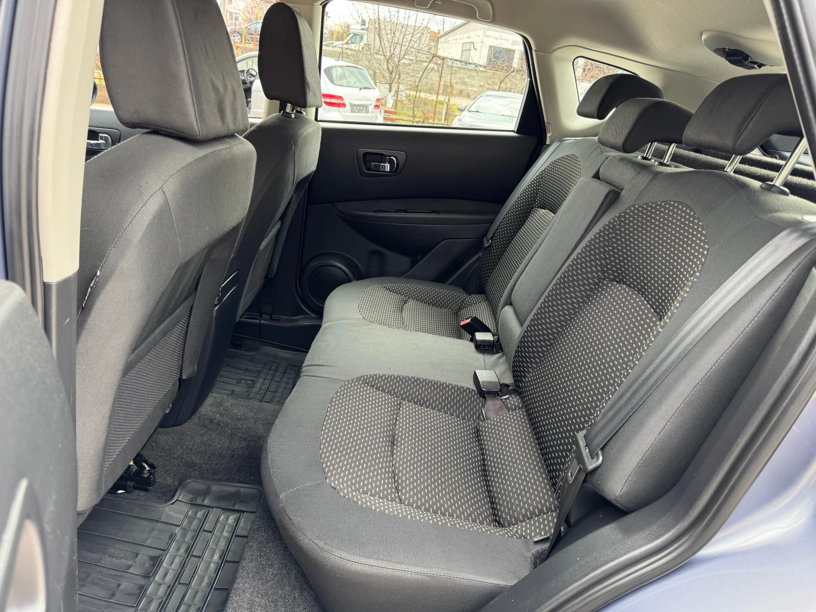 Nissan Qashqai 2.0i-4x4, снимка 10 - Автомобили и джипове - 53878065