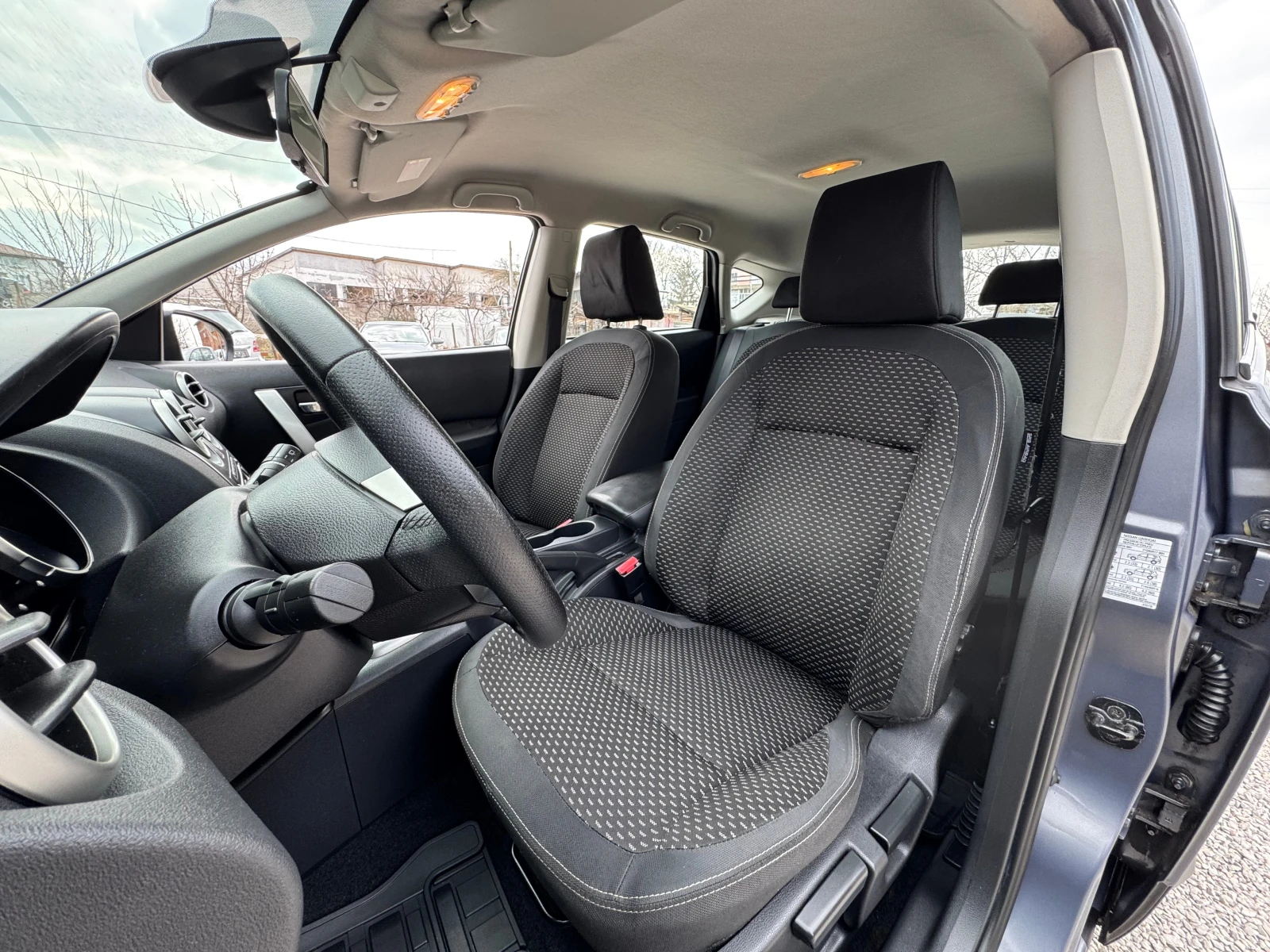 Nissan Qashqai 2.0i-4x4, снимка 9 - Автомобили и джипове - 53878065