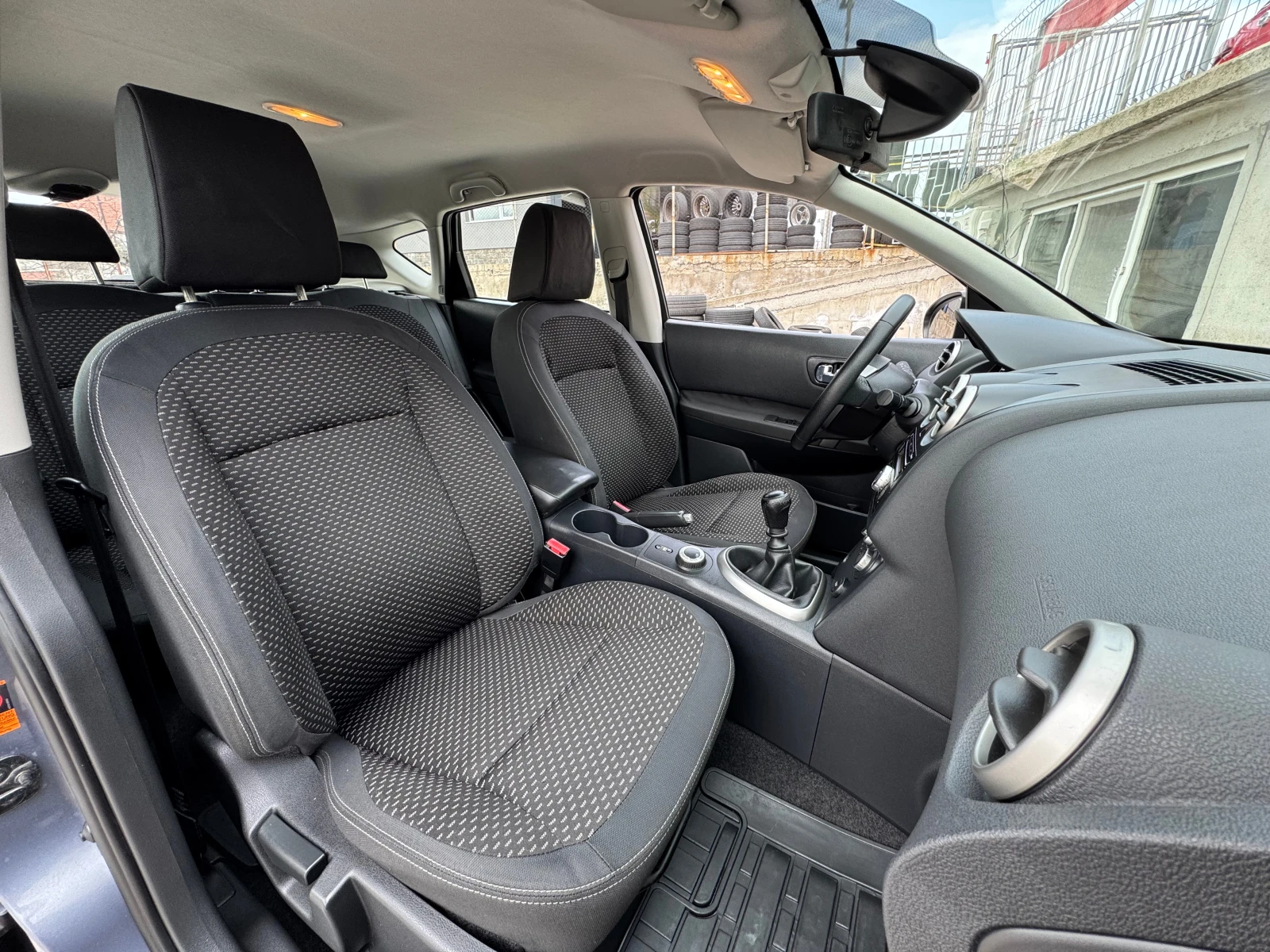 Nissan Qashqai 2.0i-4x4, снимка 13 - Автомобили и джипове - 53878065