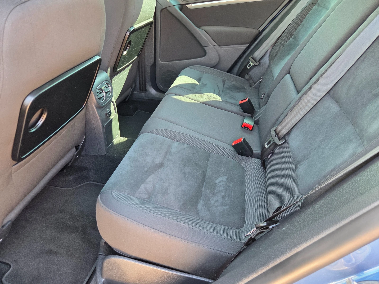 VW Tiguan 2.0 TSI 180k.cHighline 4Motio  Facelift ШВЕЙЦАРИЯ , снимка 10 - Автомобили и джипове - 54354384