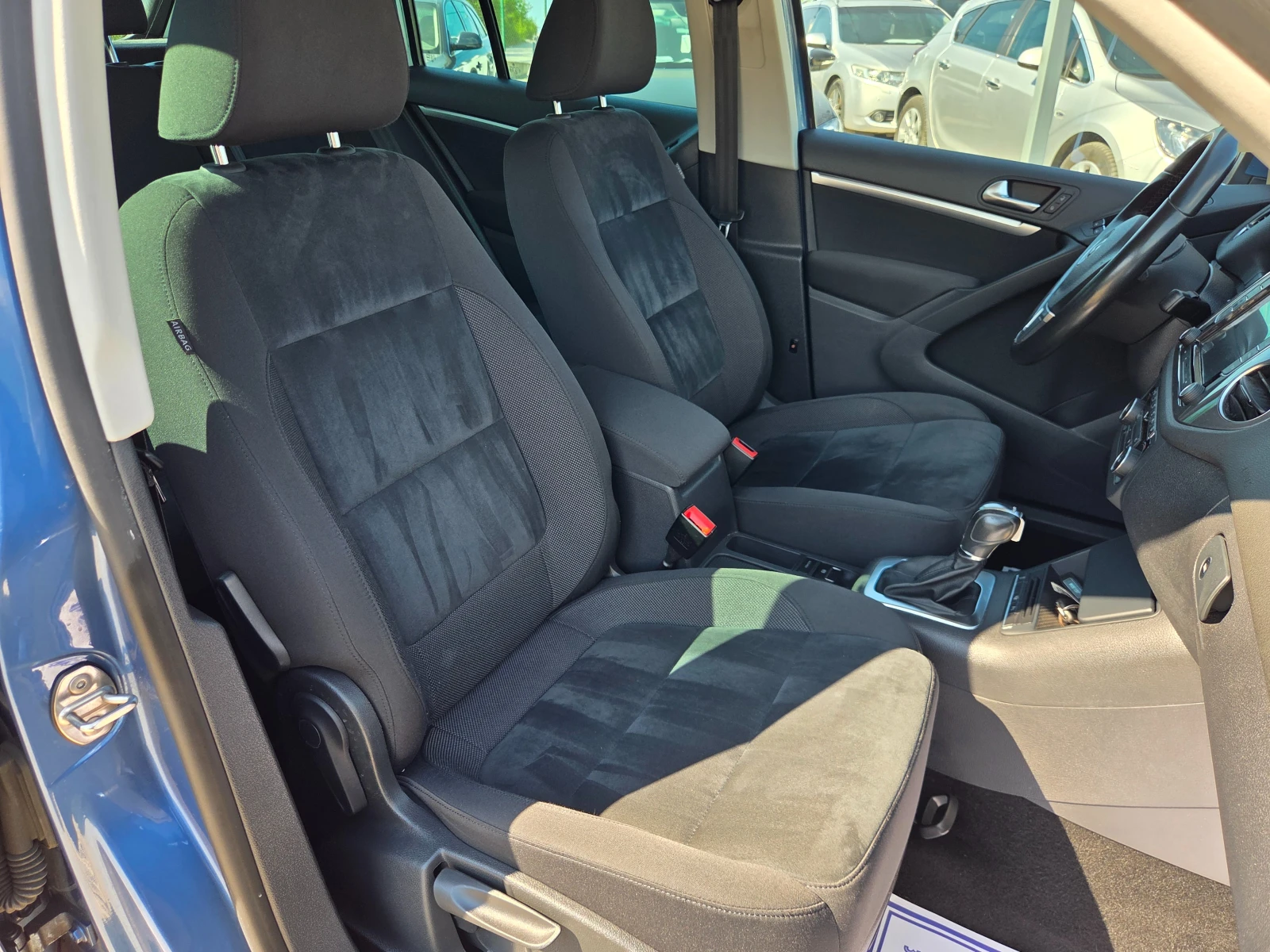 VW Tiguan 2.0 TSI 180k.cHighline 4Motio  Facelift ШВЕЙЦАРИЯ , снимка 12 - Автомобили и джипове - 54354384
