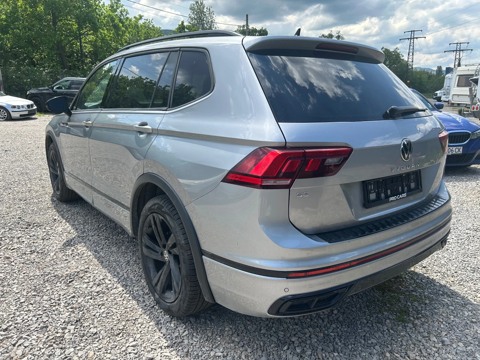 VW Tiguan R-Line, снимка 4 - Автомобили и джипове - 55232119