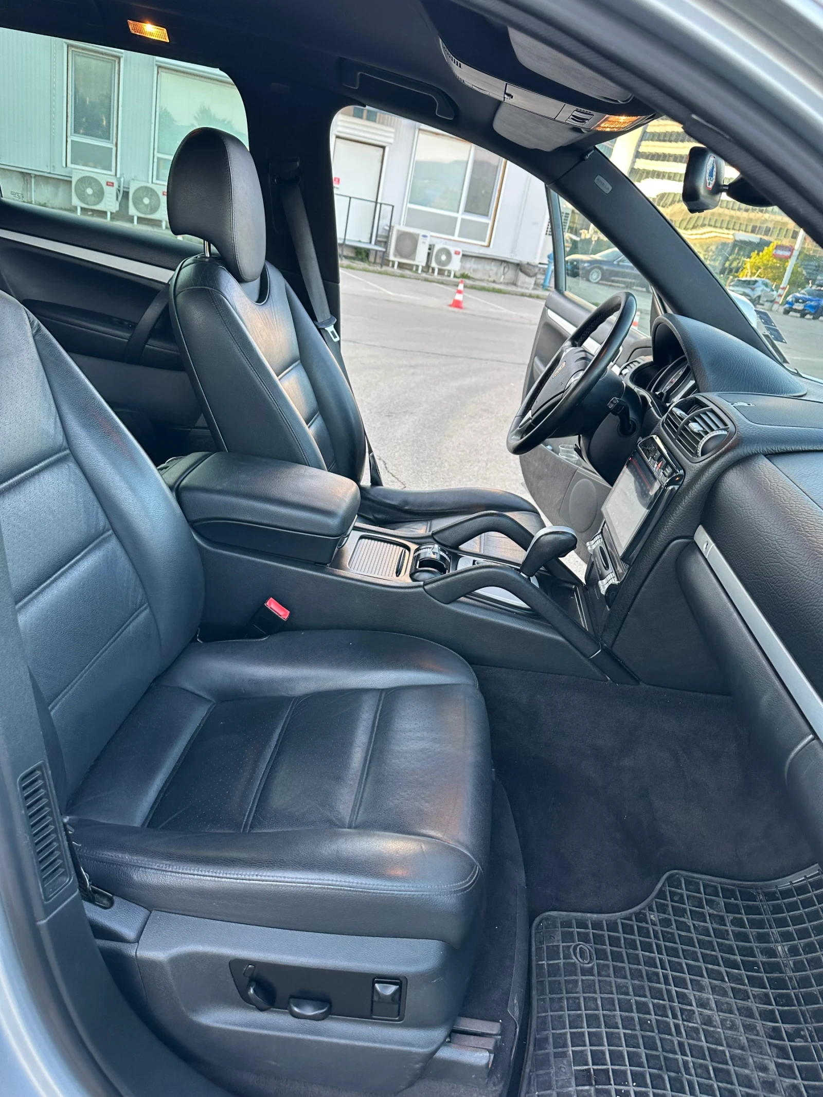 Porsche Cayenne 3.6 Бензин-Газ, снимка 11 - Автомобили и джипове - 55567074