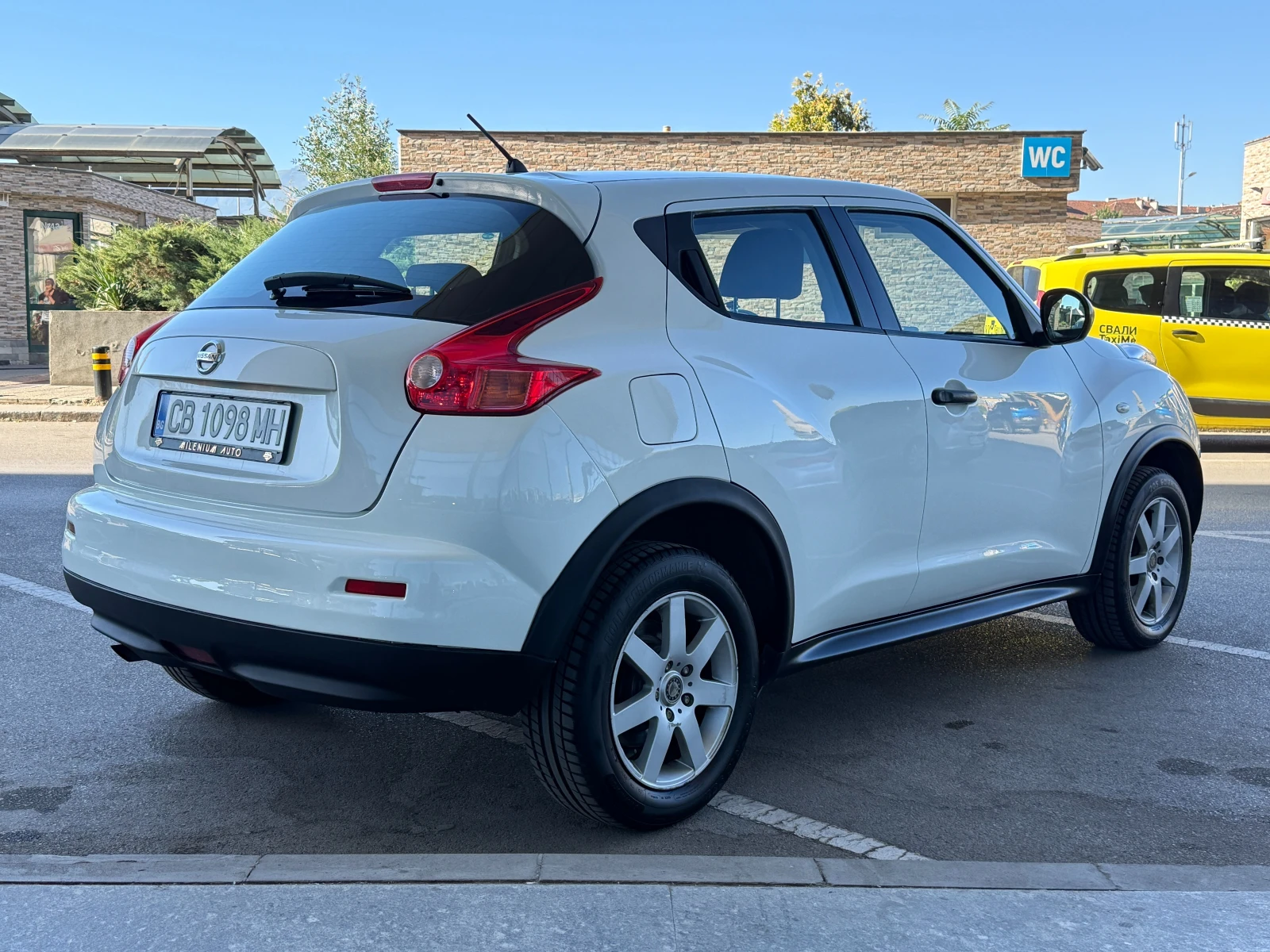 Nissan Juke 6 МЕСЕЦА ГАРАНЦИЯ/1.6i 117к.с. Газов Инжекцион, снимка 4 - Автомобили и джипове - 55975932