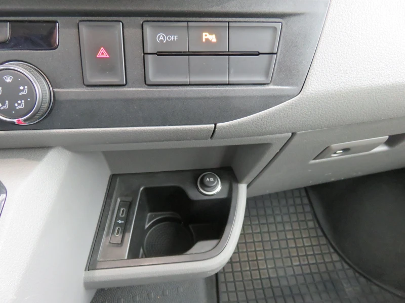 VW Transporter Kombi 2.0TDI, снимка 10 - Бусове и автобуси - 53462719