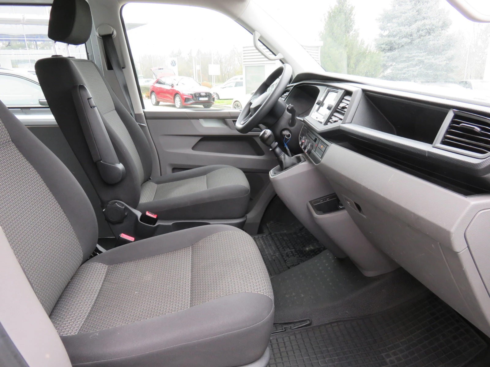 VW Transporter Kombi 2.0TDI - изображение 6