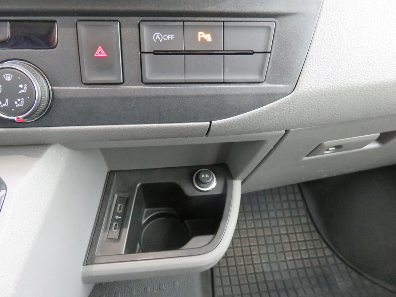 VW Transporter Kombi 2.0TDI - изображение 10