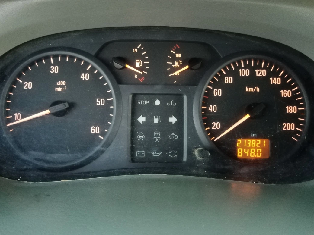 Renault Trafic 1.9dCI 6-местен Клима, снимка 15 - Бусове и автобуси - 55873030