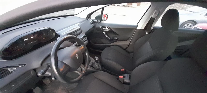 Peugeot 208 1.0vvt , снимка 6 - Автомобили и джипове - 48015561