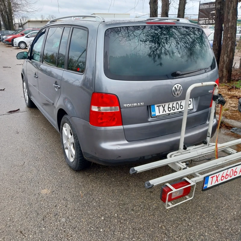 VW Touran, снимка 4 - Автомобили и джипове - 48049555