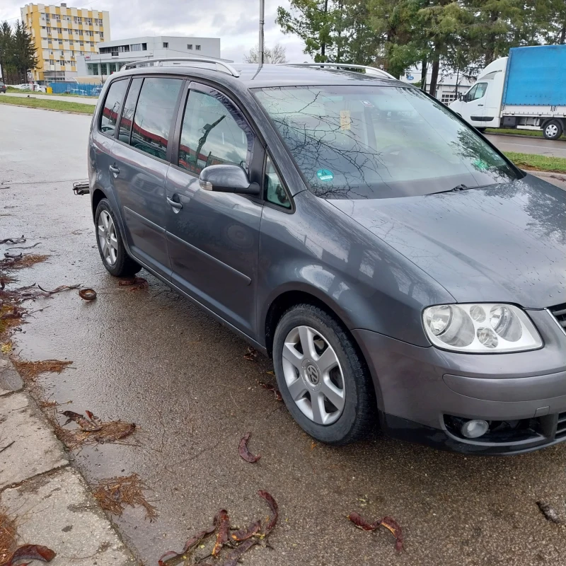 VW Touran, снимка 2 - Автомобили и джипове - 48049555