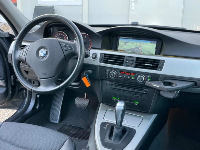 BMW 325 FACE/M57/ПАНОРАМА* FULL* КОЖА/НАВИ/ПОДГРЕВ/ЗАДНО/, снимка 13 - Автомобили и джипове - 49362909