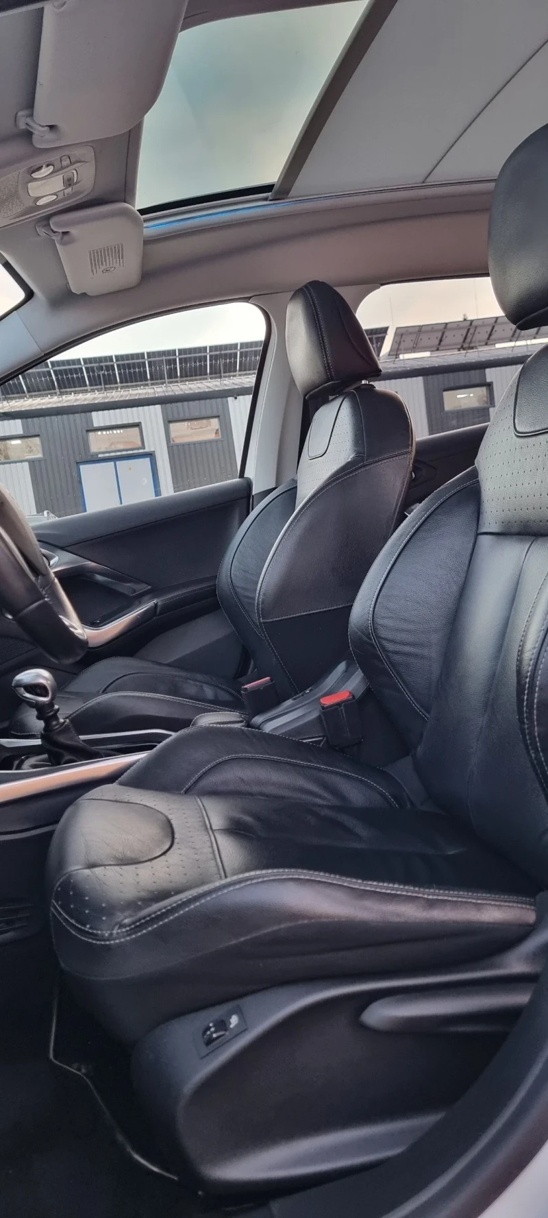 Peugeot 2008 1.6 e- hdi Feline Titane, снимка 10 - Автомобили и джипове - 52529432