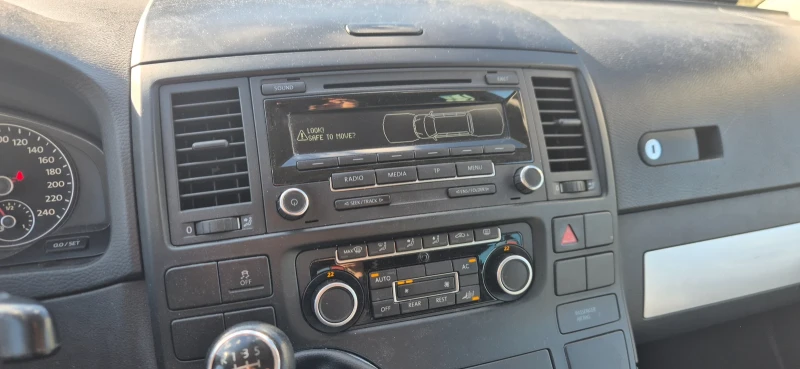 VW Multivan 2.0 Tdi, снимка 12 - Автомобили и джипове - 53240081