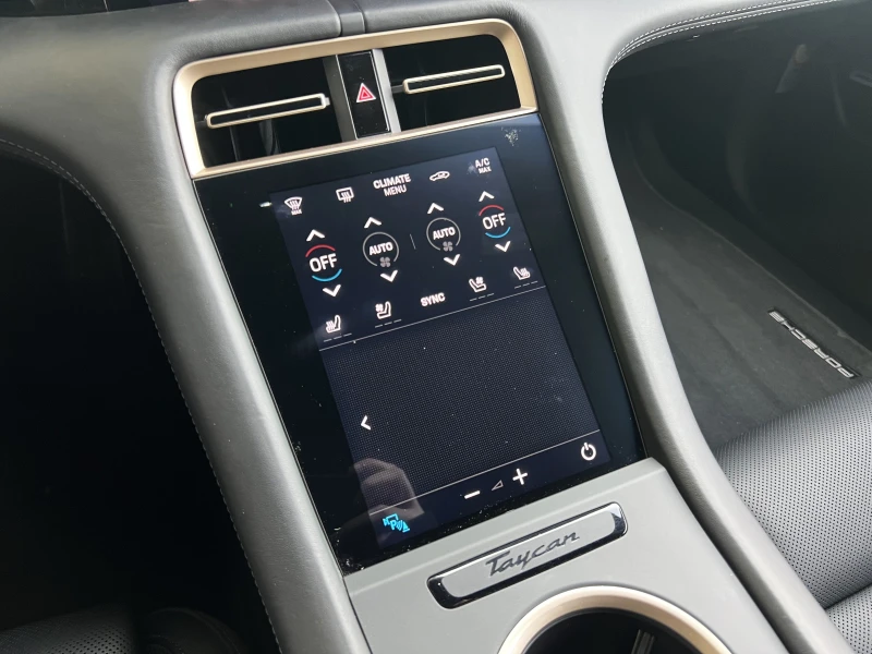 Porsche Taycan TURBO S/CERAMIC/CARBON DESIGN/SPORT CH/BOSE/MATRIX, снимка 13 - Автомобили и джипове - 53415961