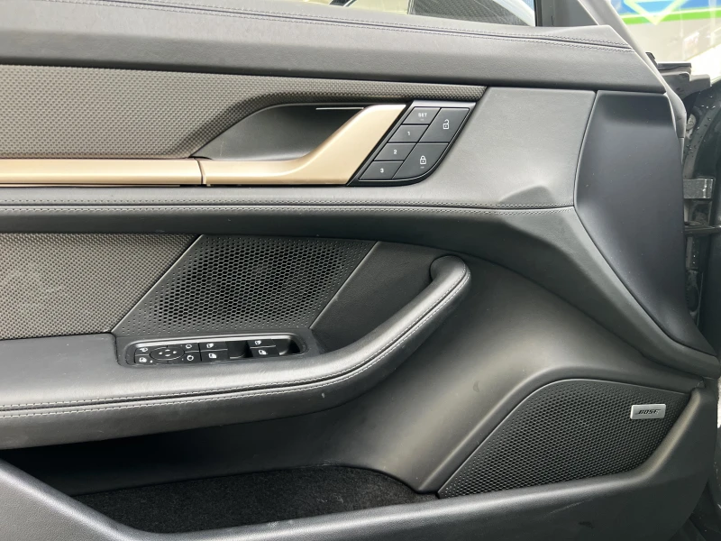 Porsche Taycan TURBO S/CERAMIC/CARBON DESIGN/SPORT CH/BOSE/MATRIX, снимка 8 - Автомобили и джипове - 53415961