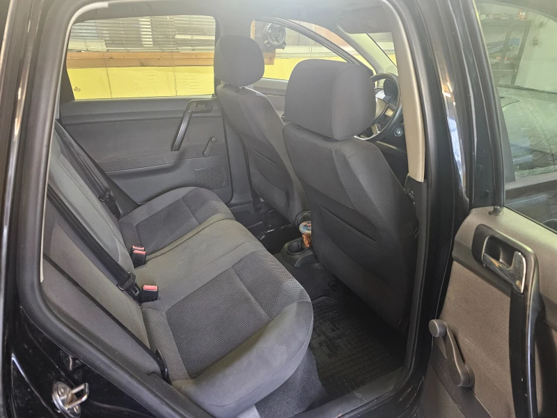 VW Polo Гаражно-климатр, снимка 13 - Автомобили и джипове - 53426388