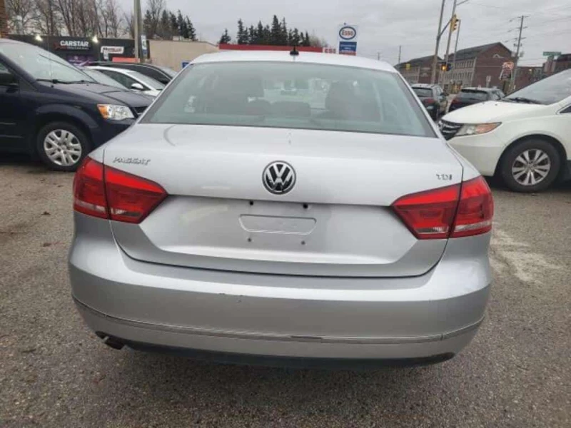 VW Passat * ACCIDENT FREE! TDI Trendline w/ Bluetooth * CARF, снимка 4 - Автомобили и джипове - 53529055