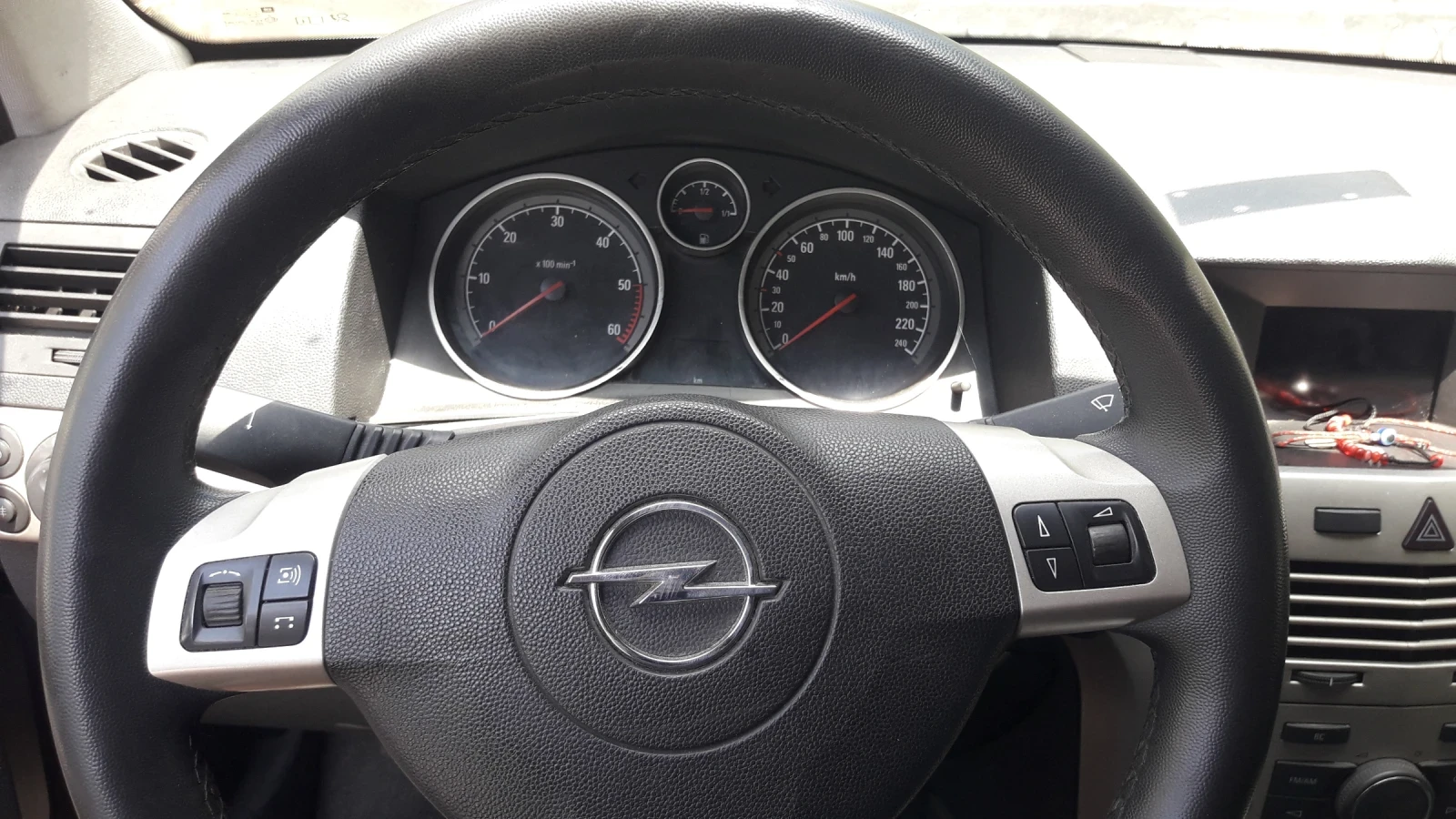 Opel Astra 1.3 GTC, снимка 15 - Автомобили и джипове - 47541017
