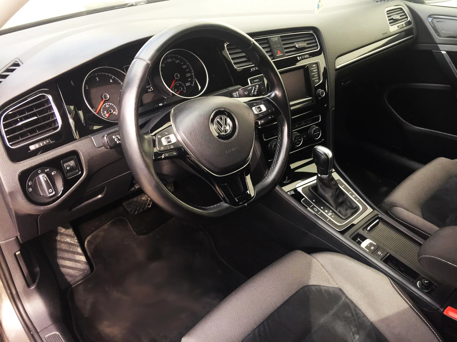 VW Golf 1.6TDI Bluemotion DSG Euro 6B - изображение 5