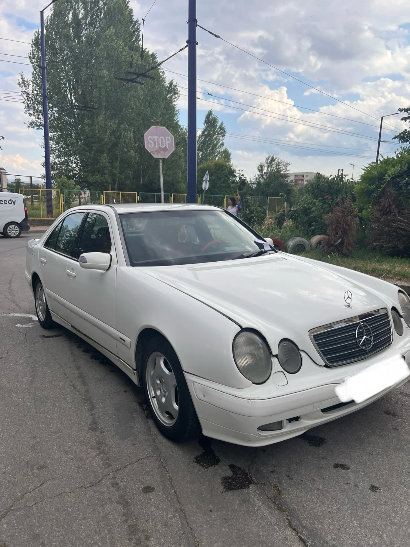 Mercedes-Benz E 220  - изображение 2